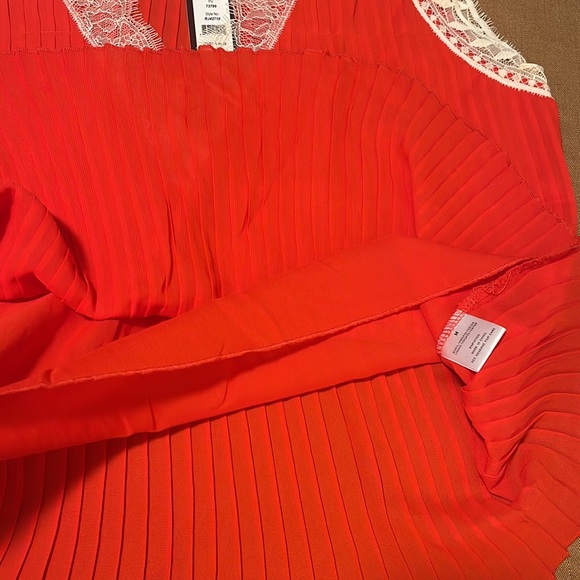 Romeo & Juliet Red Tank with Lace detail - M - Picture 5 of 7